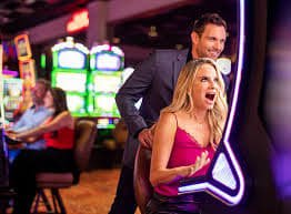 Người dùng truy cập casino trực tuyến tf88 trên điện thoại di động tại Việt Nam